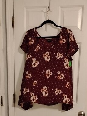 torrid Maroon Floral V-Neck Short Sleeve Blouse